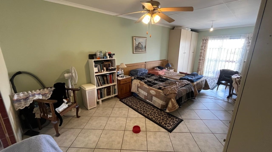 5 Bedroom Property for Sale in Wavecrest Eastern Cape